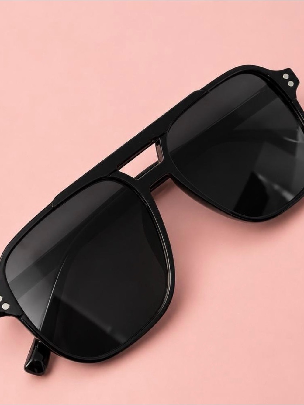 Modern Square Aviator Sunglasses in Black